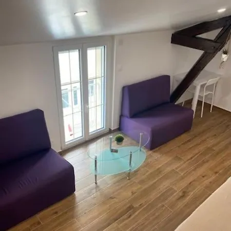 Valerinna Apartment Avize
